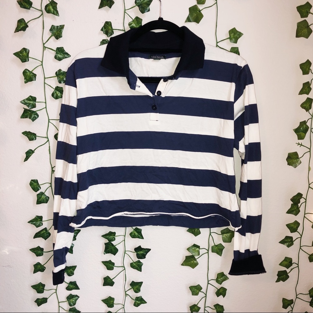 WHITE/BLUE COLLARED TOP